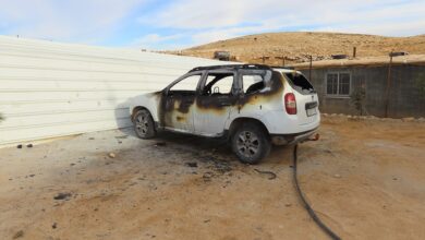 مستوطنون يهاجمون منازل وممتلكات بالضفة الغربية والجيش الإسرائيلي يقتحم دير أبو مشعل