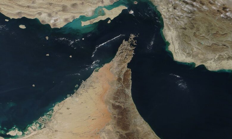 الإمارات تدين استهداف ناقلة نفط لـ"أدنوك" بصاروخ في مضيق هرمز