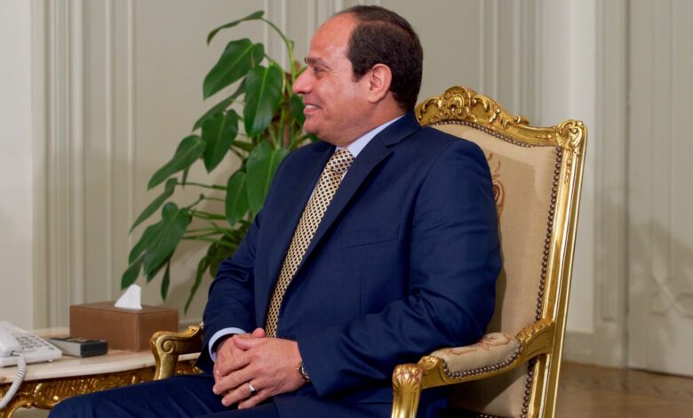 السيسي وماكرون يؤكدان ضرورة خفض التصعيد الإقليمي وتسوية نزاعات الشرق الأوسط سلمياً